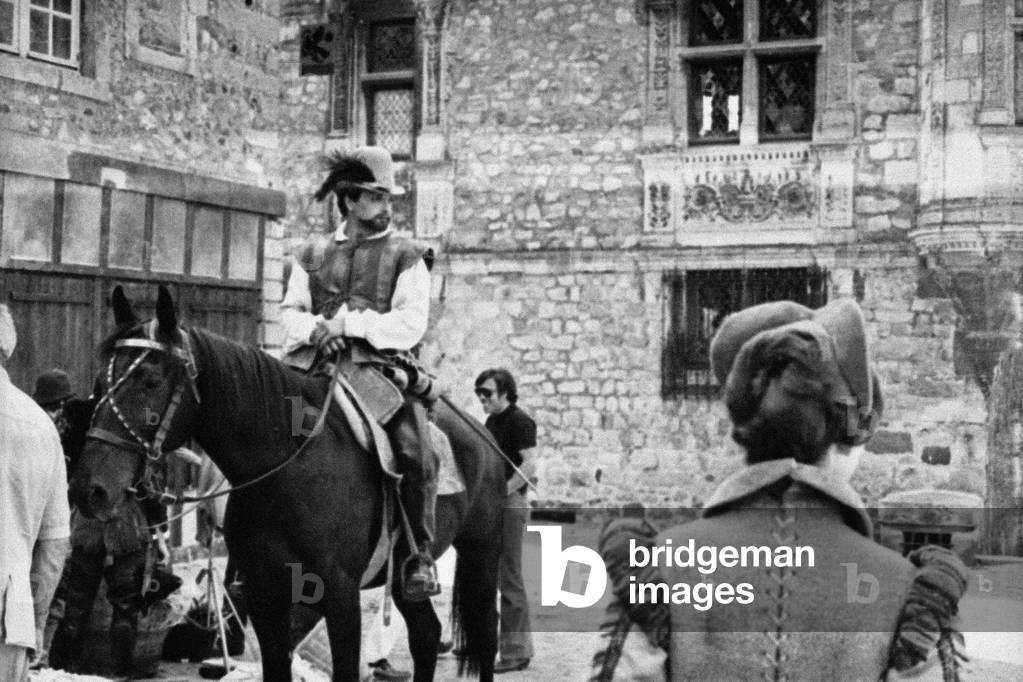 Nicolas Silberg On The Shooting Of The Telefilm “La Dame De Montsoreau” D'Apres Alxandre Dumas Dans Les Ruelles Du Mans Le 16 July 1971 Neg: D36007 (b/w photo)