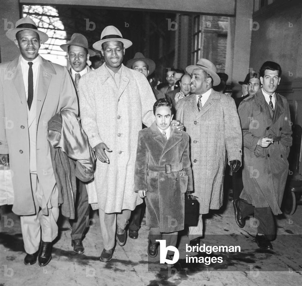 American boxer Sugar Ray Robinson arriving in Paris, May 2, 1951 (b/w photo)