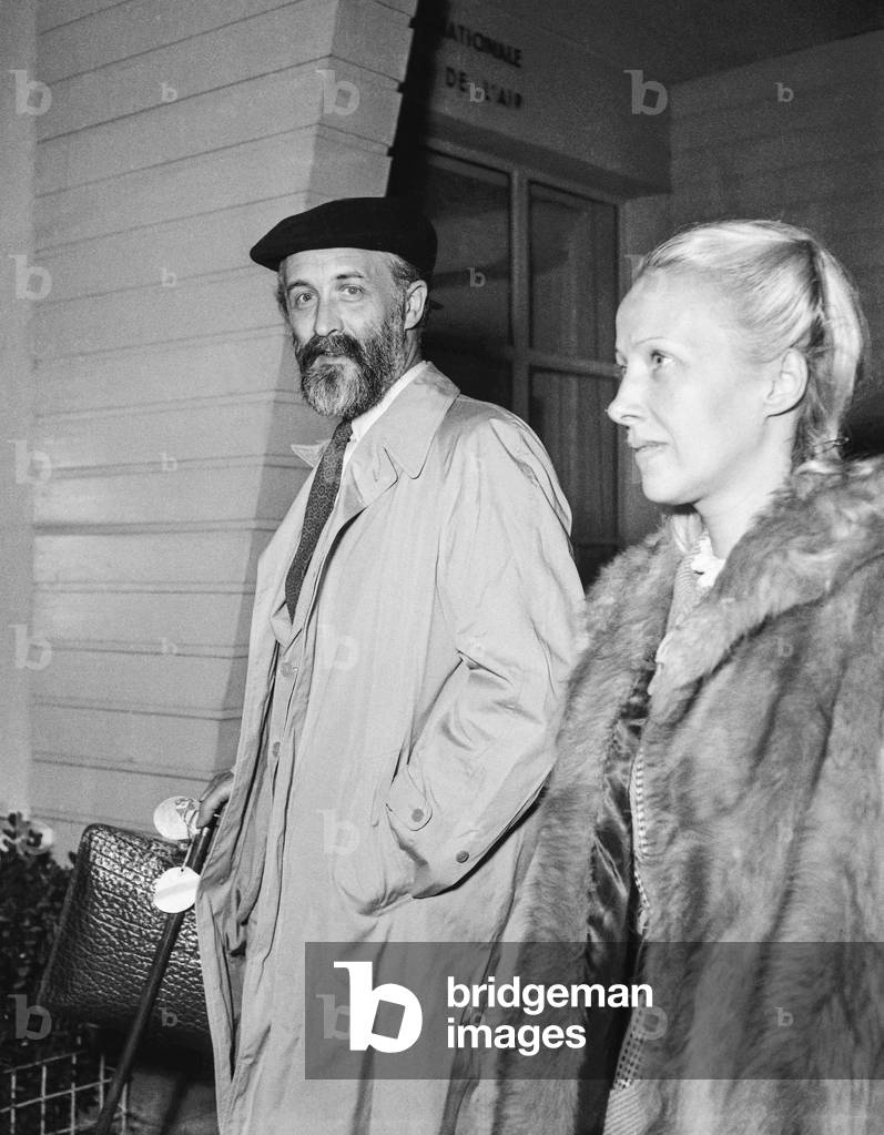 Belgian actress Madeleine Ozeray and her husband Cezar de Mendoza at Orly airport, Paris, October 15, 1950 (b/w photo)