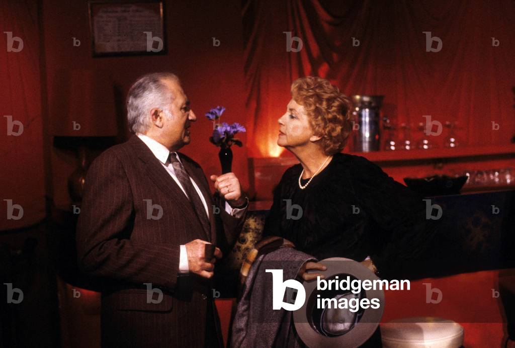 Serie Televisee Les Enquetes Du Commissaire Maigret: Maigret Au Picratt'S Avec Pascale Pellegrin Et Gisele Pascale, 1985 (photo)