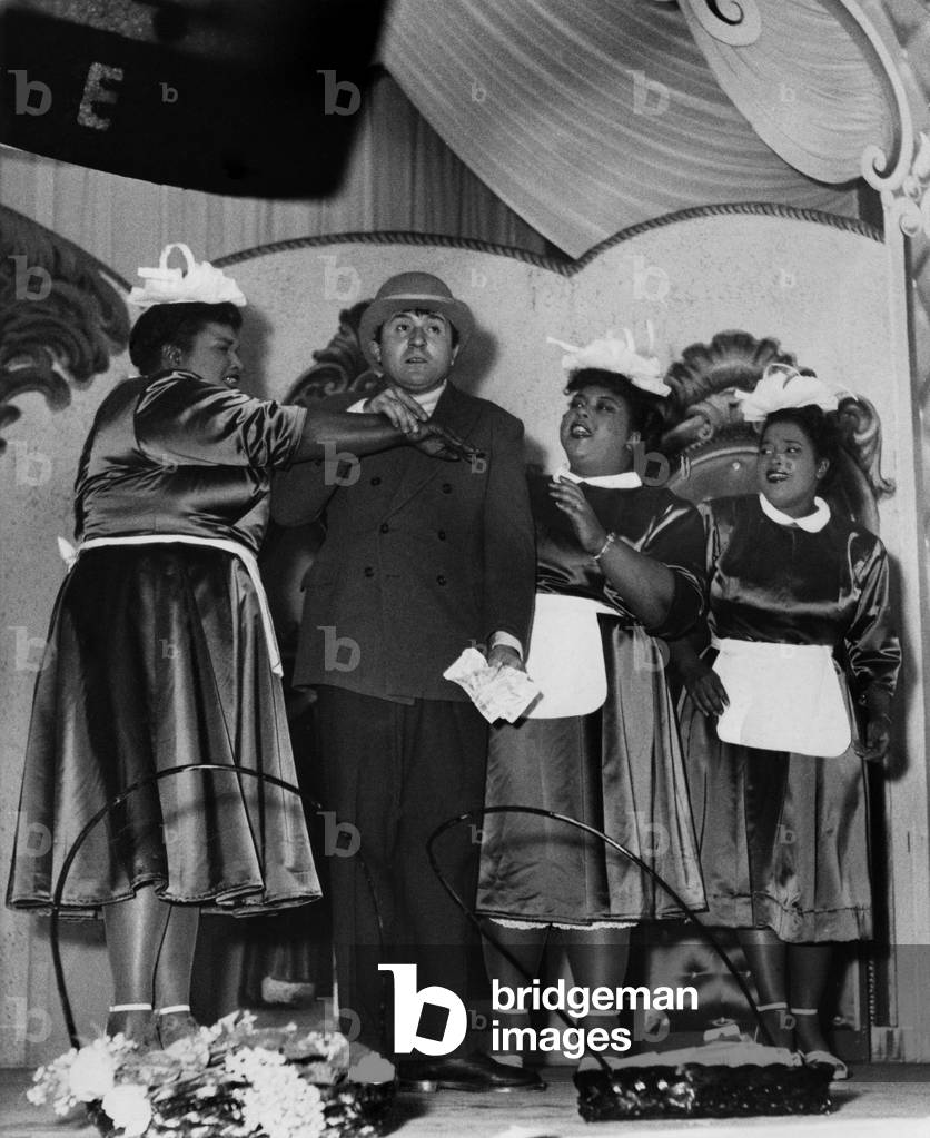 Trois Faibles-Femmes Par Bruno Coquatrix Avec Les Peter Sisters et Jean Richard, 21 décembre 1951 (photo b/s)