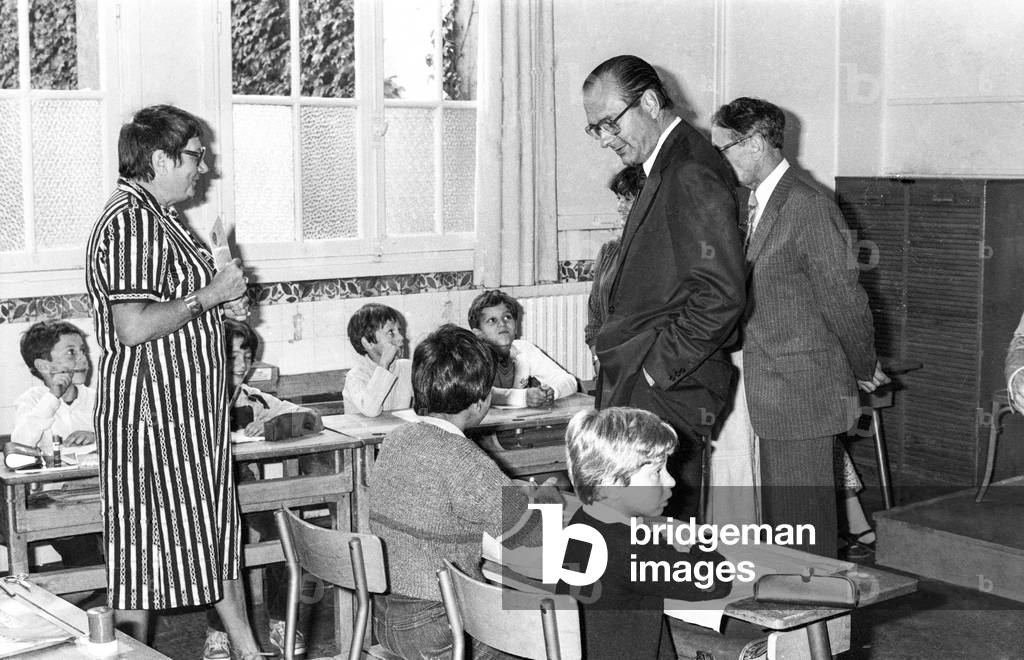 Jacques Chirac in a school in Paris for the new academic year, September 16, 1980 (b/w photo)
