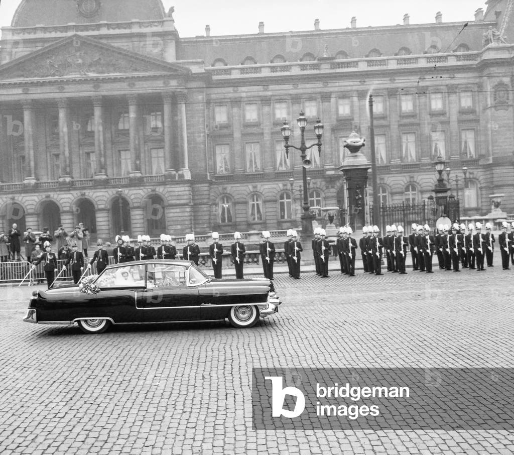 Wedding of king of Belgians Baudouin 1st and Fabiola (Fabiola de Mora y Aragon) in Brussels, December 15, 1960 : here the bride and groom in the car (b/w photo)
