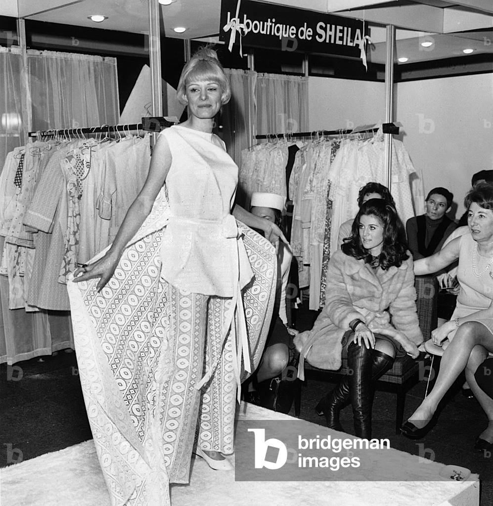 French Singer Sheila Attending A Presentation of her Models at The Corset and Underwear Fashion Show in Paris on February 8, 1963 (b/w photo)