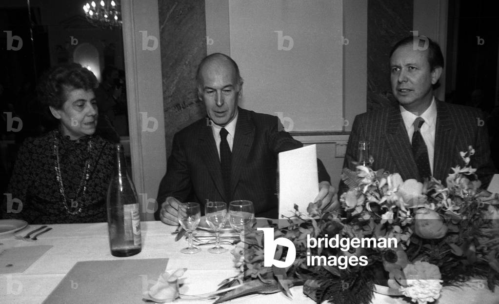 Valery Giscard d'Estaing (VGE) during a lunch with UDF deputies, Hotel Lutetia, Paris, December 17, 1981. On r : Jean Claude Gaudin (b/w photo)