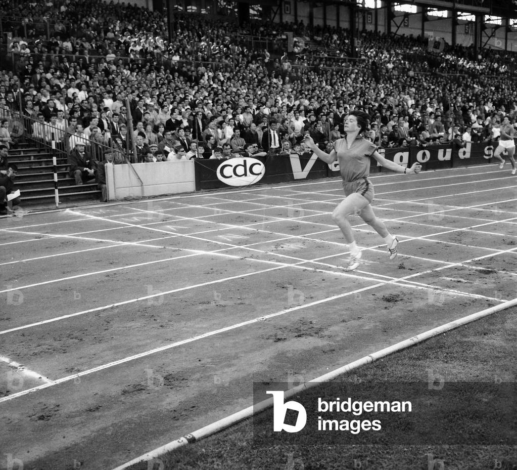 Maryvonne Dupureur Winning 400M at Athletics French Championship in Colombes, France, July 27, 1963 (b/w photo)