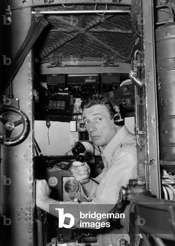 Shooting The Heros Are Fatigues The Heroes Are Tired Aka Heroes and Sinners By Yvesciampi With Yves Montand 1955 (b/w photo)