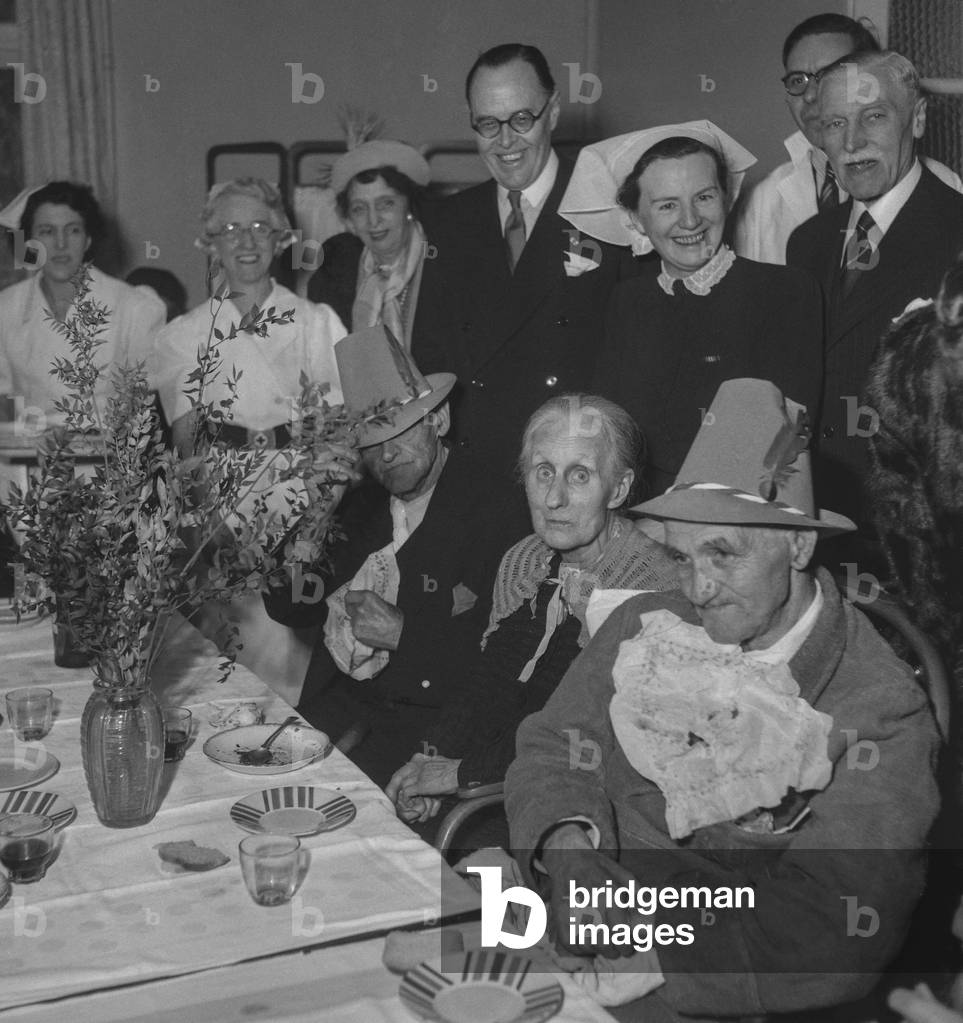 Christmas at English hospital in Levallois near Paris, December 25, 1949 : Sir Oliver Harvey (British ambassador in Paris) with his wife (b/w photo)