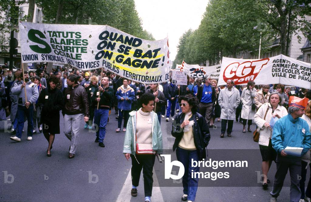 Demonstration in Favour of French National Health and Pensions Organization May 14, 1987 (photo)