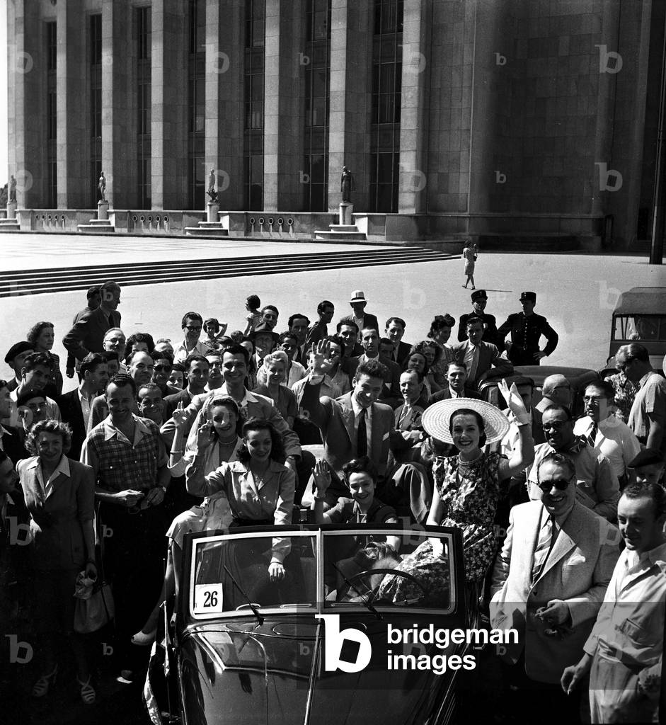 Departure of The Paris Deauville Rally, July 26, 1947, Trocadero, Paris : Yves Montand With Marcelle Derrier, Gisele Casadesus, Louise Carletti, Jacqueline Gauthier, Paul Cambo (b/w photo)