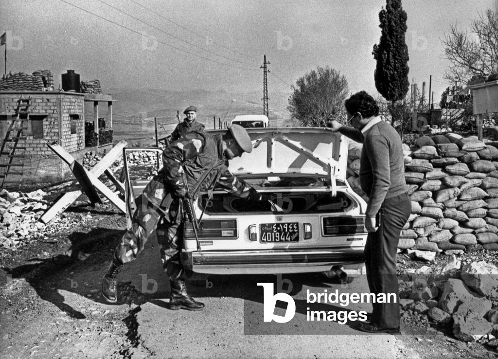 Beirut (Lebanon) A Finnish Soldier of Uno Controlling A Car December 1982 (b/w photo)