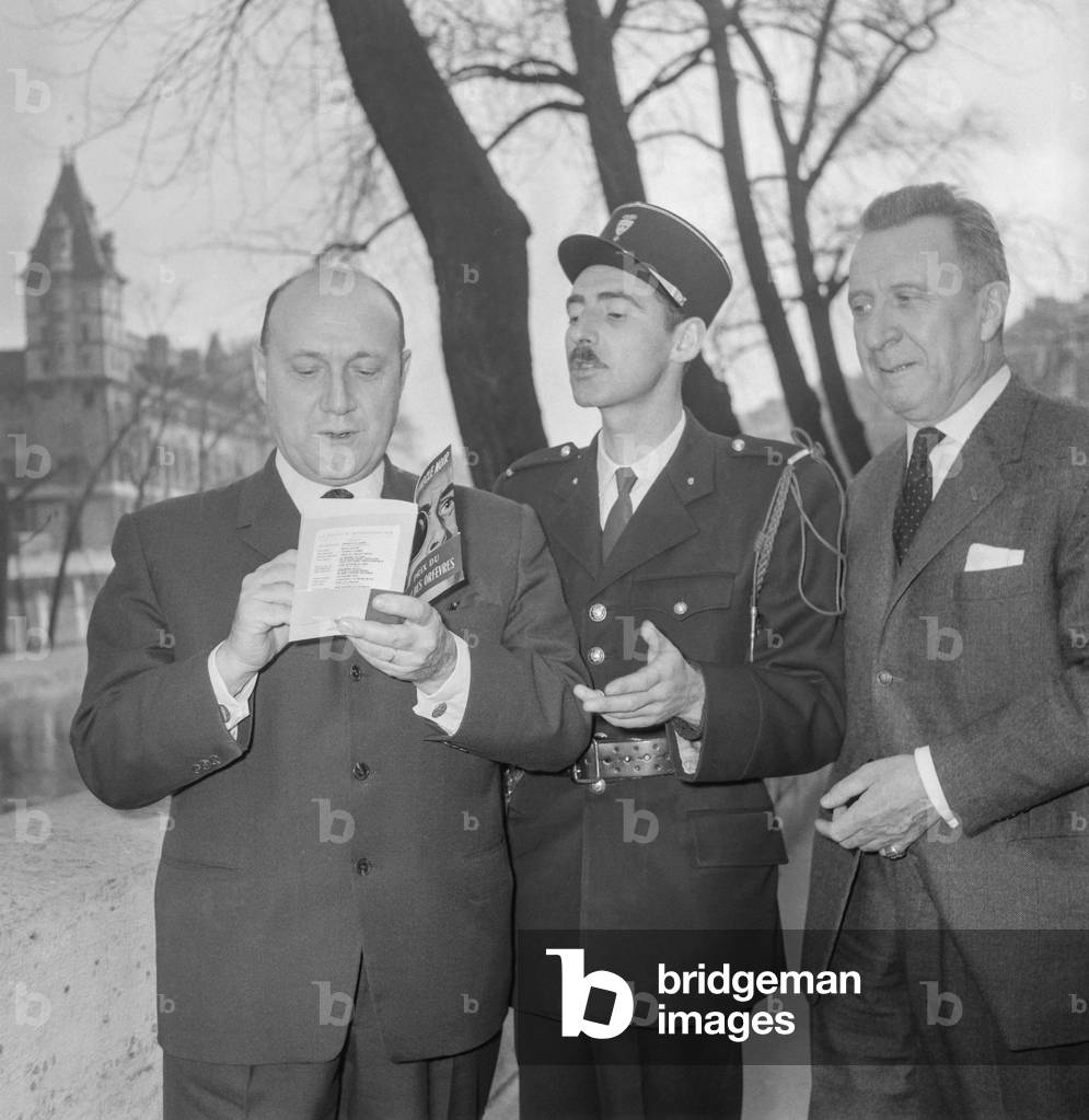 French writer and former resistant Gilbert Renault (Colonel Remy) has received a literary prize (