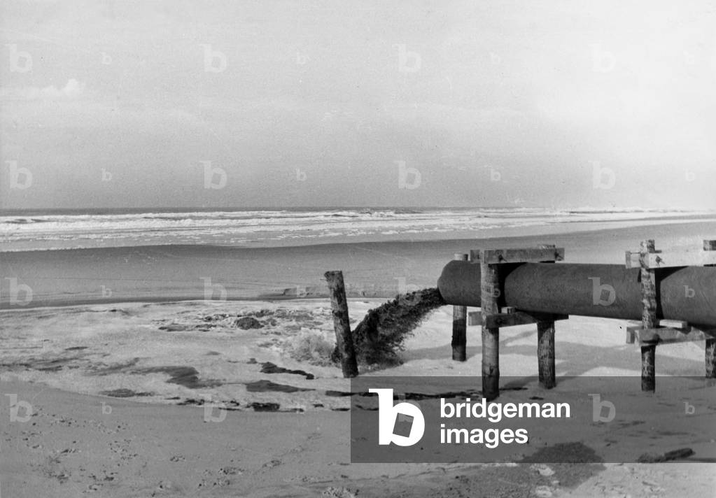 The Main , Aquitaine Basin, January 1971 (b/w photo)