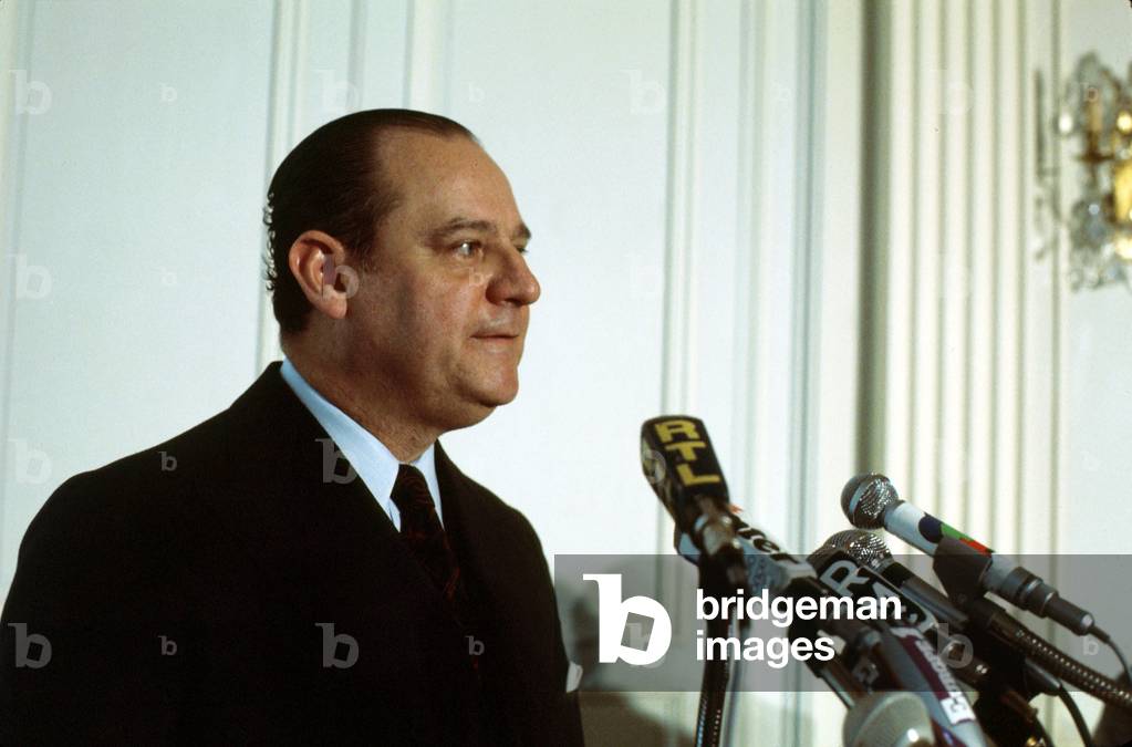 French Prime Minister Raymond Barre at Press Conference during Parliamentary Session September 30, 1976 (photo)