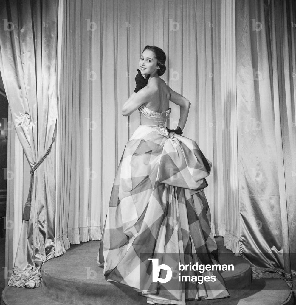 Balmain fashion, Paris, February 18, 1952 (b/w photo)