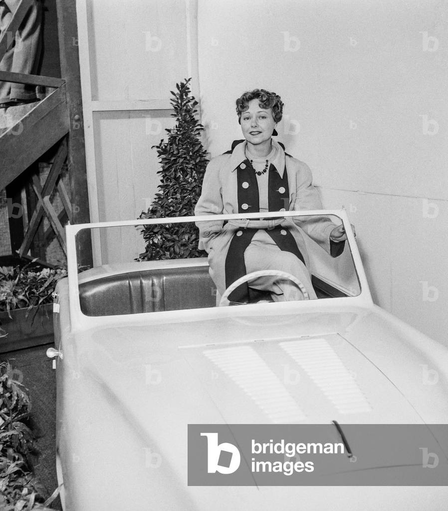 Paris motor show (Grand Palais), October 6, 1950 : French actress Paulette Dubost (b/w photo)