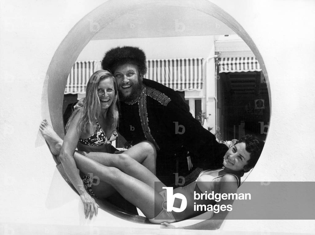 Yvan Rebroff With 2 Young Women in Monaco July 7, 1969 (b/w photo)