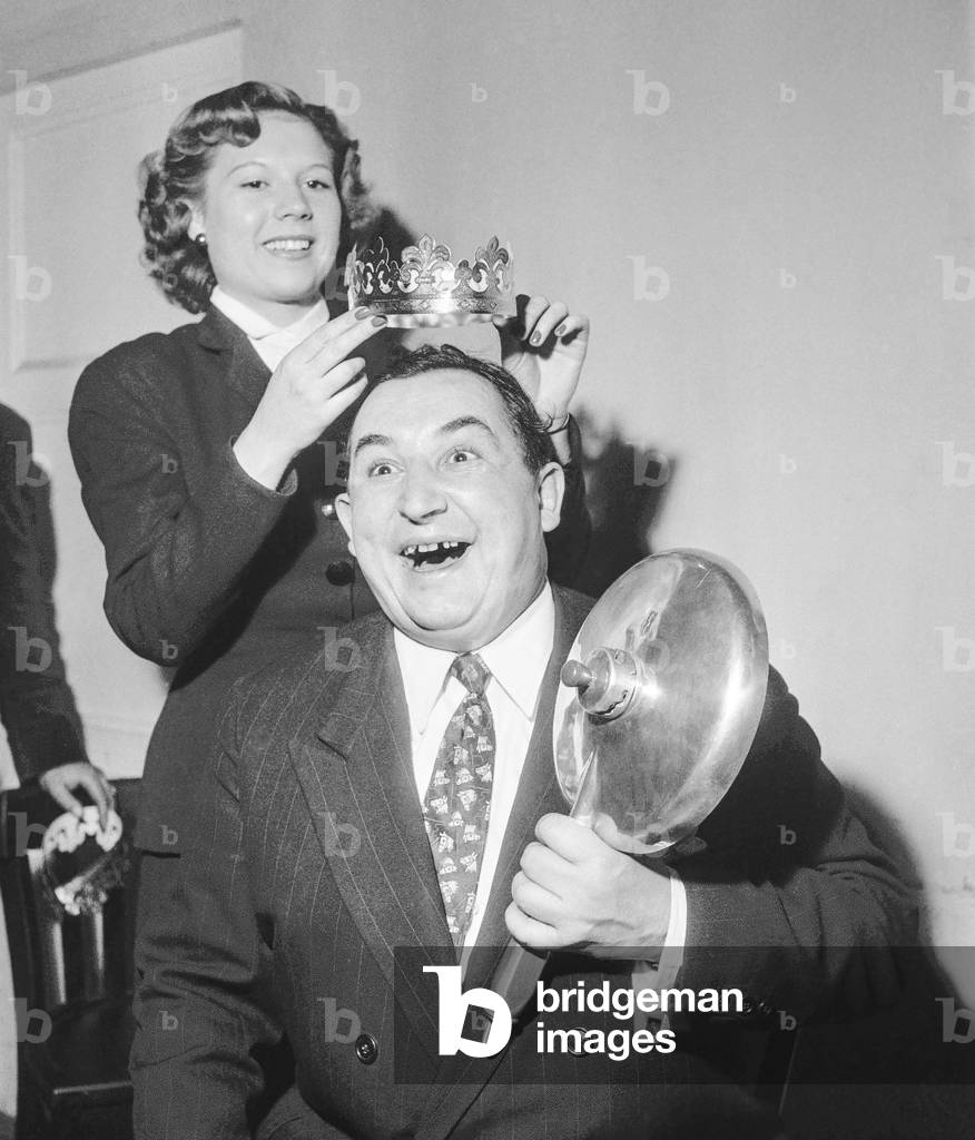 Max Dupuy, crowned by Jacqueline Le Floch as king of the 