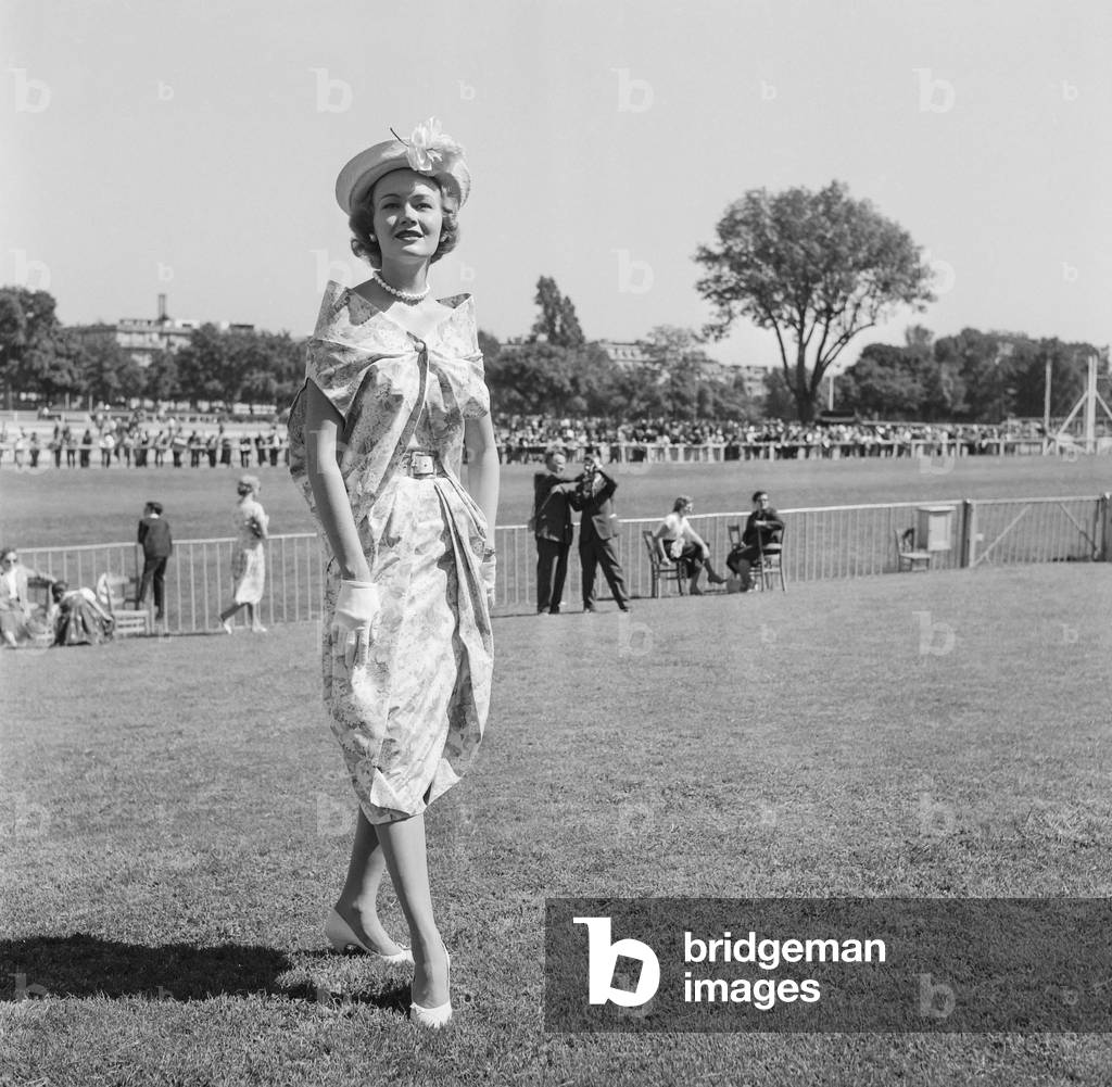 Fashionable young woman at the Prix des Drags, Auteuil Hippodrome, 28 June 1957