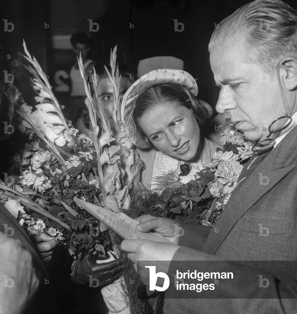 Dancer Yvette Chauvire arriving at the station in Paris, September 28, 1949 (b/w photo)
