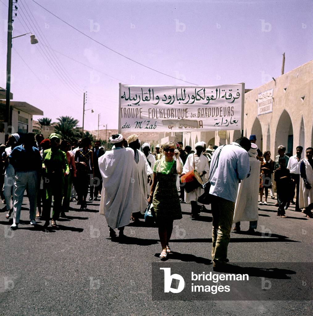 Demonstration in Algiers in May 1958 during The War (photo)