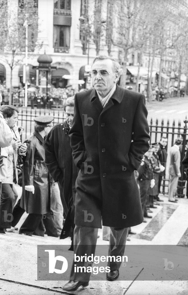 Charles Aznavour  at Le Luron's funeral ceremony, 1986 (b/w photo)