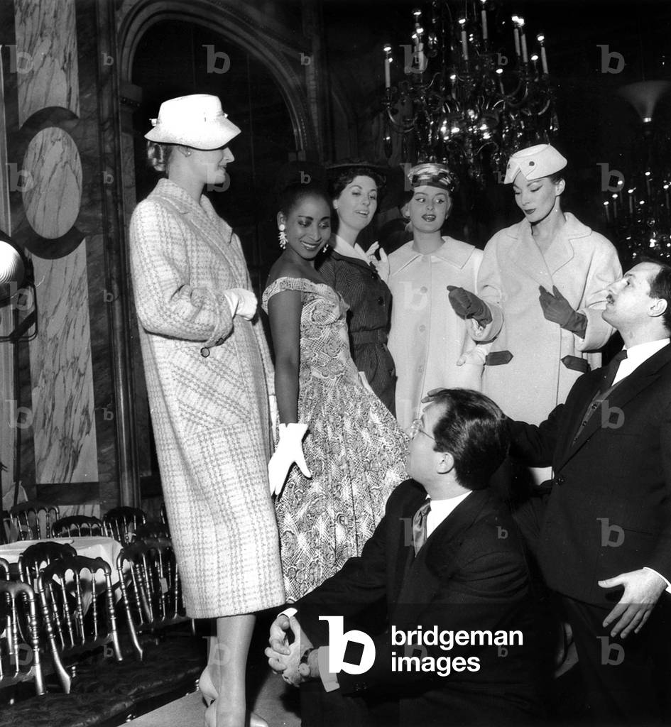 Fashion Show : Models Lefevre, Doelle, Mary, Magny, Lucie Daouphars, Called Lucky With Actors Jean Poiret and Michel Serrault Le 26 Novembre 1956 (b/w photo)