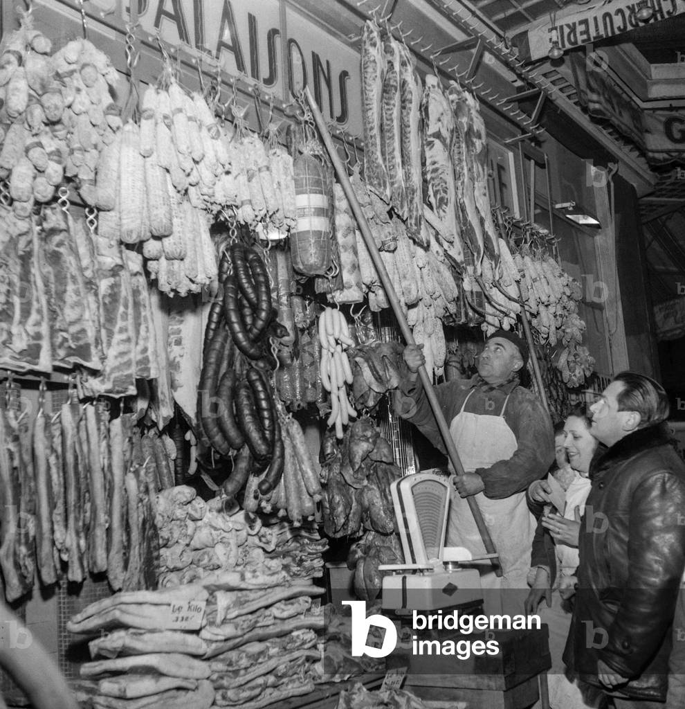 Preparation for New Year's Eve dinner, Paris, December 28, 1950 : delicatessen (b/w photo)