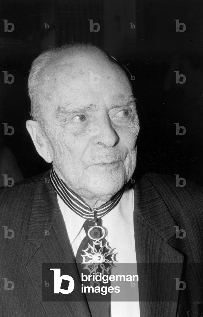 Sean Mac Bride Recinving Medal of Arts and Letters November 1St, 1984 (b/w photo)