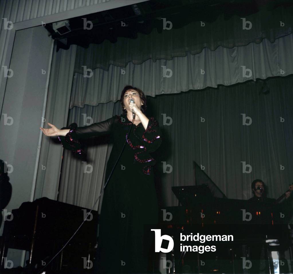 Rika Zarai on Stage at The Olympia in Paris on March 12, 1971 (photo)