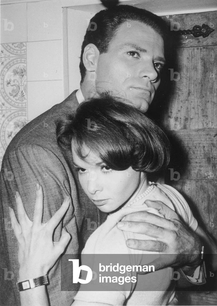 Christian Marquand et Francoise Arnoul sur le plateau du film Sait le 5 janvier 1957 (photo b/w)