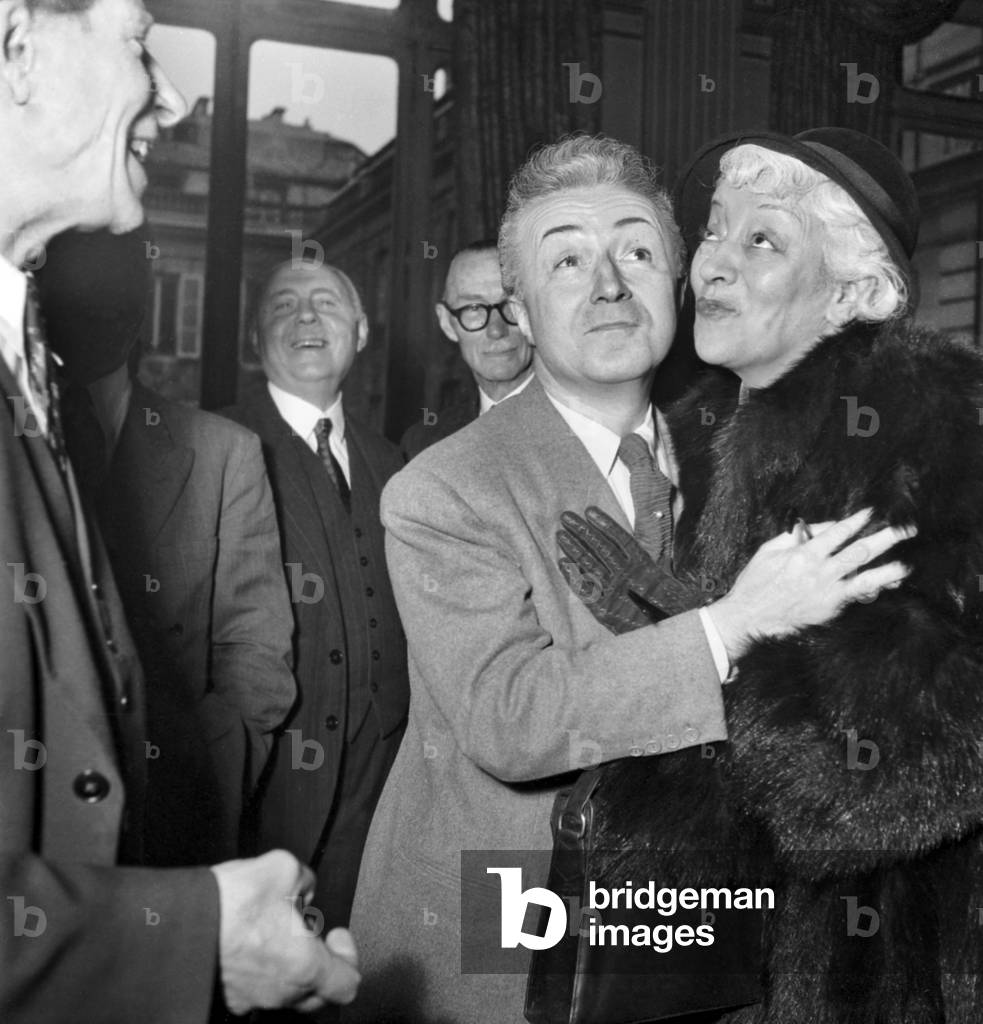 French Actor Noel-Noel (Lucien Edouard Noel) Congratulated By Francoise Rosay After He Received A Prize (