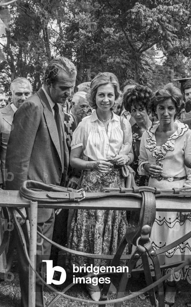 King Juan Carlos and Queen Sophie (b/w photo)