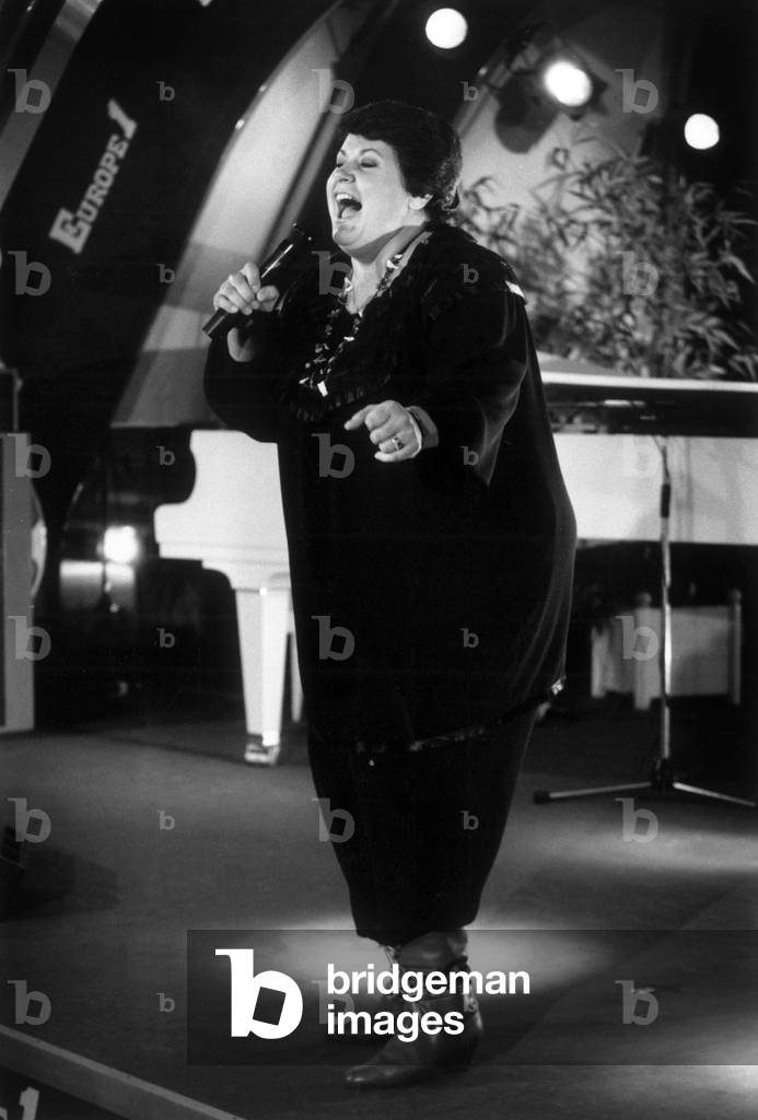 French Singer Ginette Reno during TV Programme on October 8, 1984 (b/w photo)