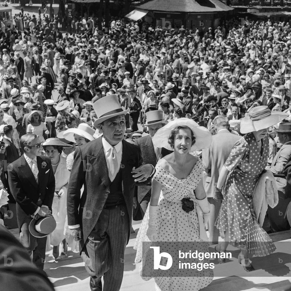Fashionable couple at the Prix des Drags, Auteuil Hippodrome, 28 June 1957