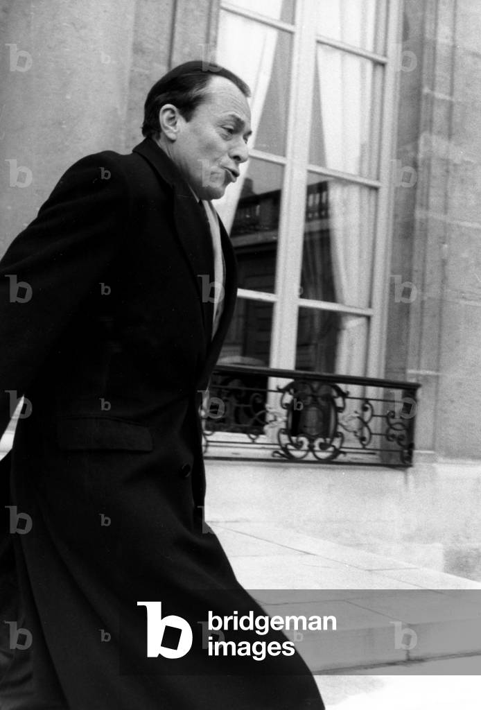 French Prime Minister Michel Rocard Leaving Elysee Palace After Ministers Council February 13, 1991 Before Departure For Visit To The French Soldiers in The Gulf during The War (b/w photo)