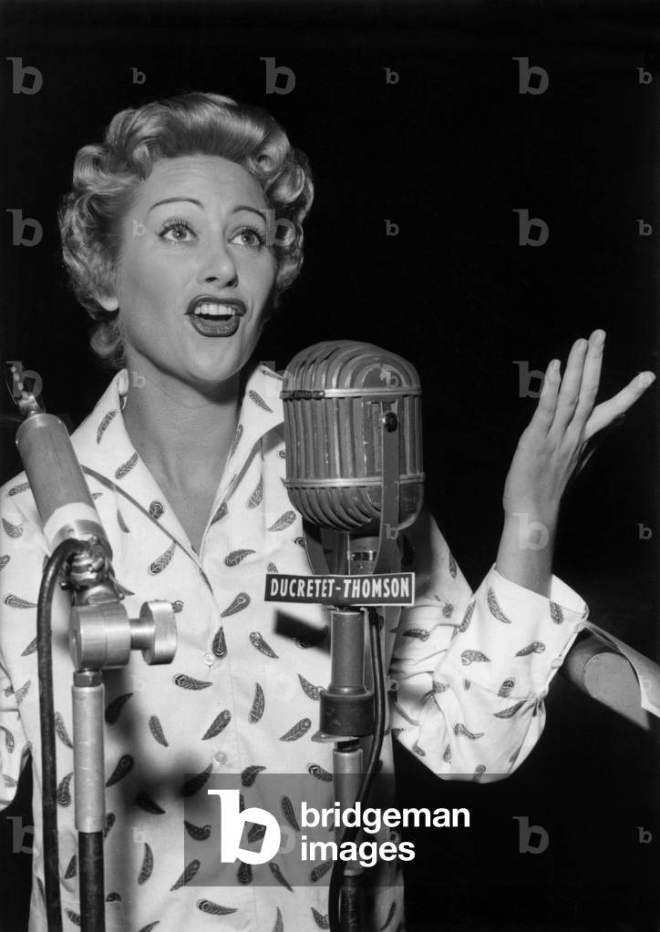 Martine Carol On October 11, 1955 At The Studio De L Apollo (Rue De Clichy) In Paris: Martine Carol Interprets The Songs “Fit Que Ca Jump” And “Vous Vous Vous Vous Vous With Me” Which She Will Perform In The Film Nana Here During Recording (b/w photo)