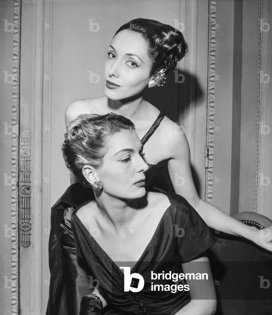 Presentation of hairstyles, Paris, January 29, 1952 : top : 