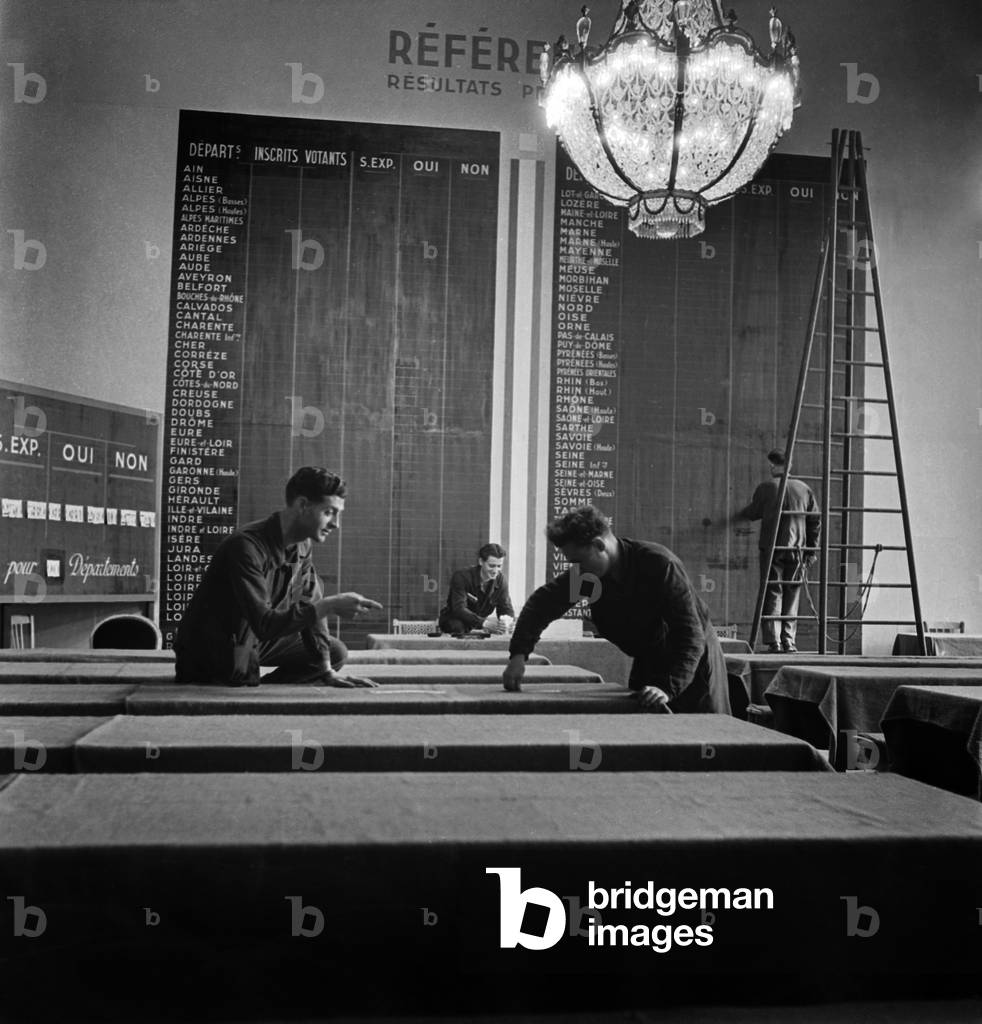 Preparation of The Legislative Elections in France (June 2, 1946), Paris : here The Board With Referendum Results (May 5) (b/w photo)