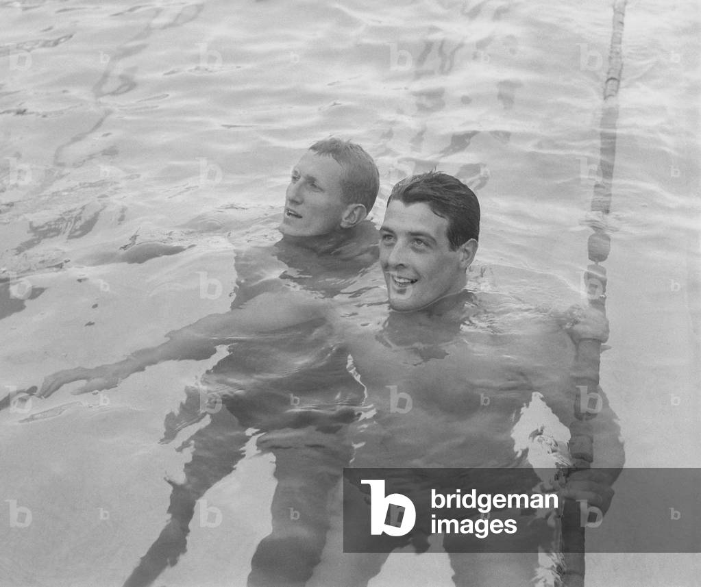 Swimming : return game after the Olympic Games, Paris, September 10, 1960 : swimmers David Theile and Robert Christophe (b/w photo)