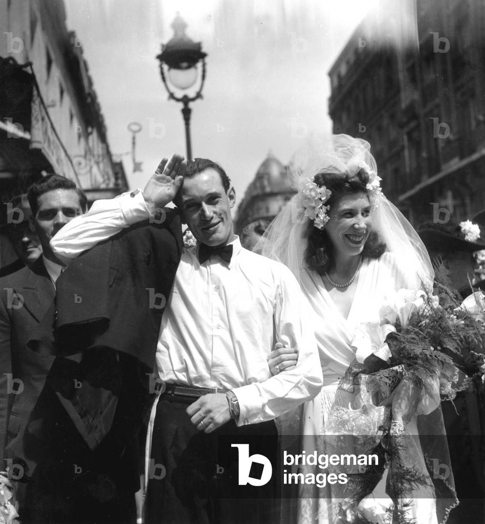 Wedding during Heat in Paris June 28, 1947 (b/w photo)
