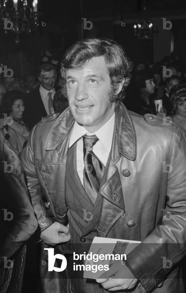 French actor Jean Paul Belmondo arriving at the Palais-Royal Theatre in Paris on December 3, 1971 (b/w photo)
