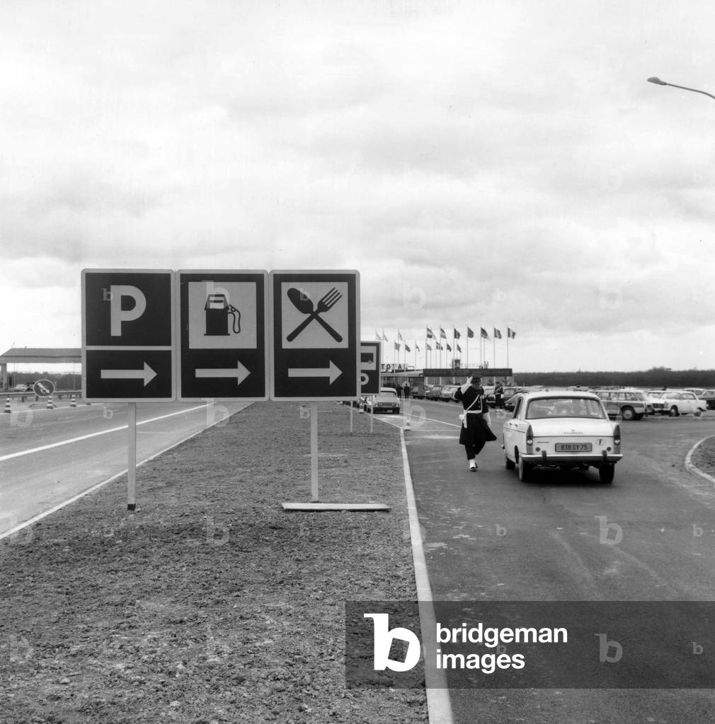 First French Restaurant on The Motorway : The New Road Signs at The Beginning of The Access Road on North Freeway Going To Vemars Restaurant on March 12, 1968 (b/w photo)
