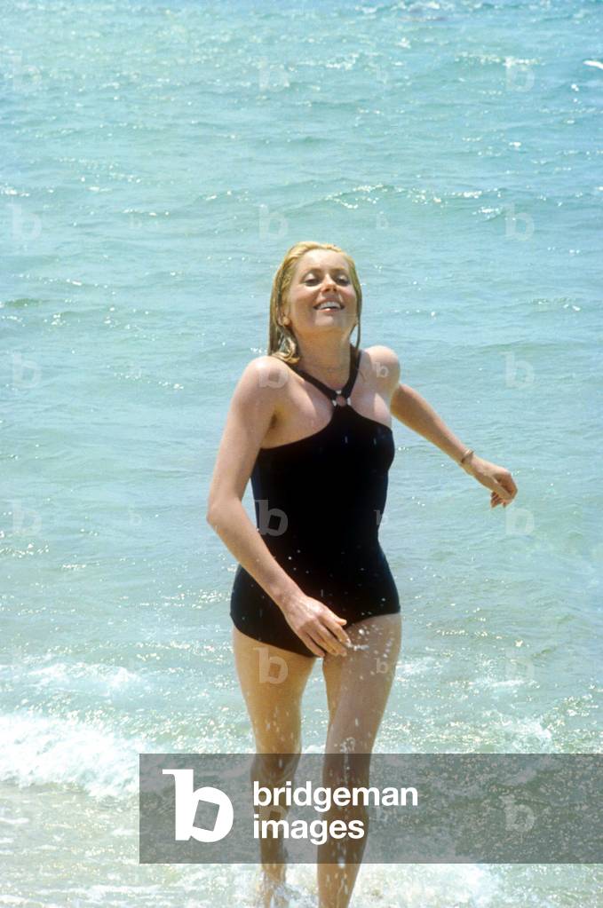 L'actrice française Catherine Deneuve sur le tournage du film d'AlainCavalier « Heartbeat » à Saint Tropez en juin 1968