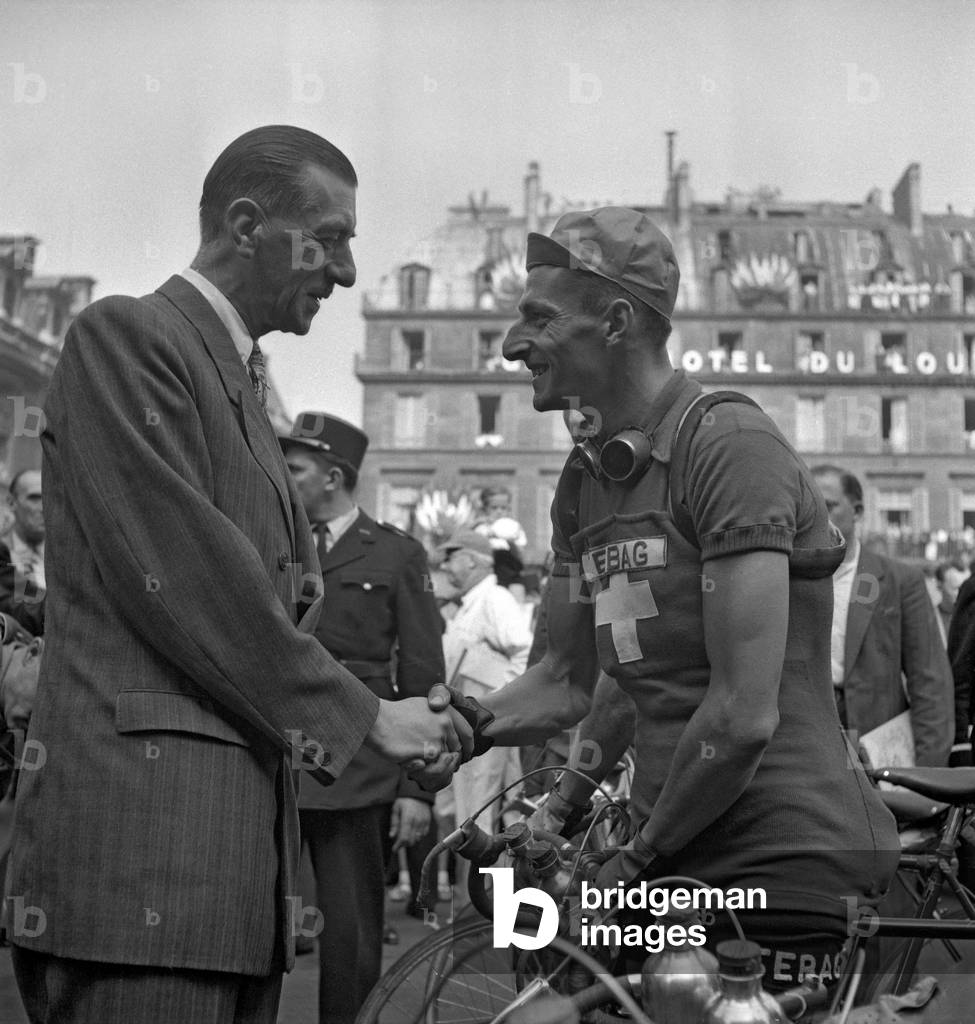 Tour de France (cycle race), 1949 : Pierre de Gaulle  shaking hand with Swiss cyclist Ferdi Kubler, Paris, June 30, 1949 (b/w photo)