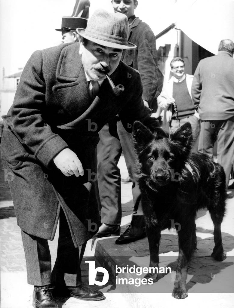 Gino Cervi sur le tournage du film « Commissaire Maigret » (version italienne), avec Arnoldo Foa à Senlis 8 avril 1968 (photo)