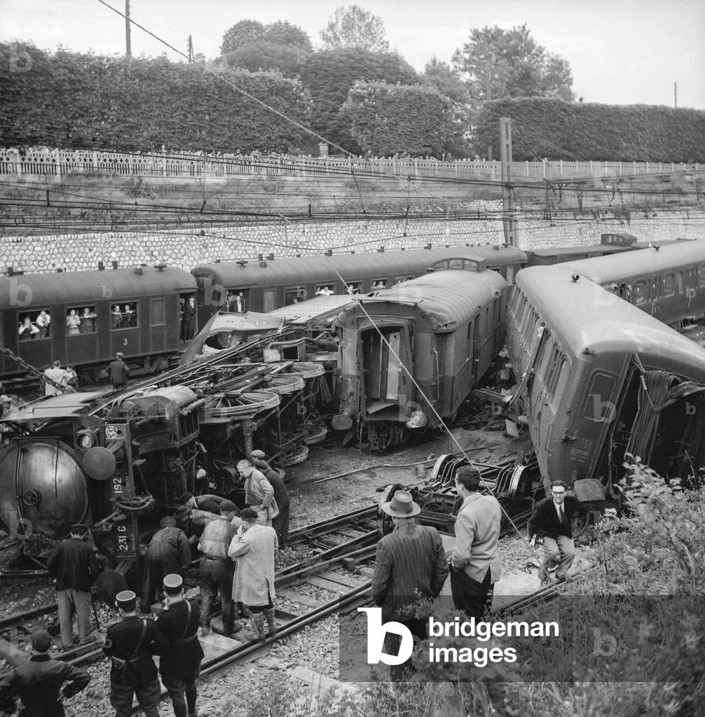 Railway accident near Brunoy, France, May 21, 1950 : derailment of a train transporting Belgian pilgrims to Lourdes (b/w photo)