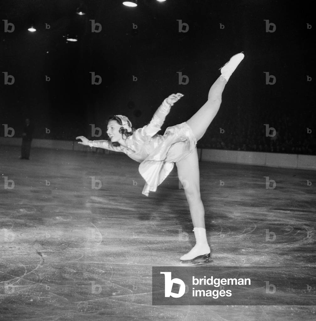 Aga Nirzanova, Paris, 1949 (b/w photo)