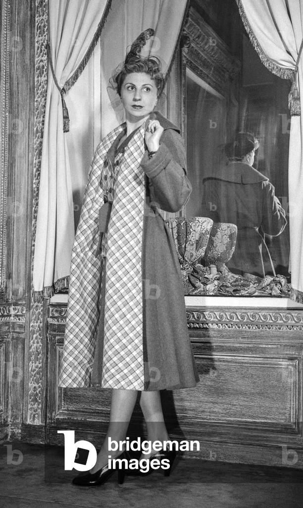 Alex Maguy fashion, Paris, May 4, 1950 : coat and hat (b/w photo)