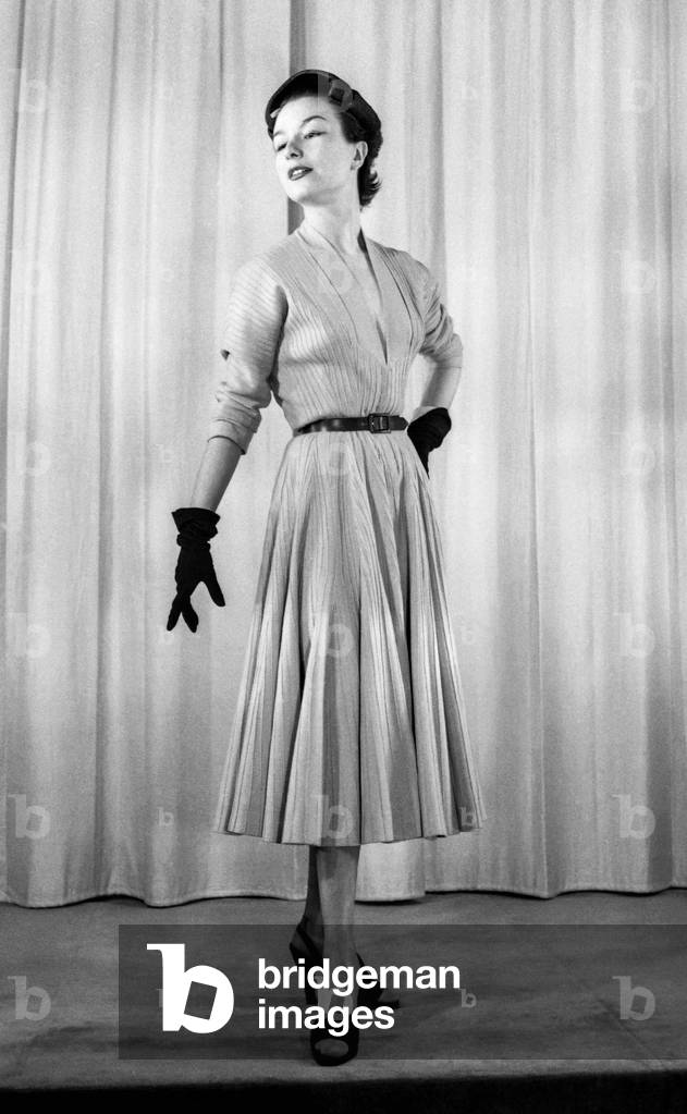 Maggy Rouff fashion, Paris, February 12, 1952 : dress (b/w photo)